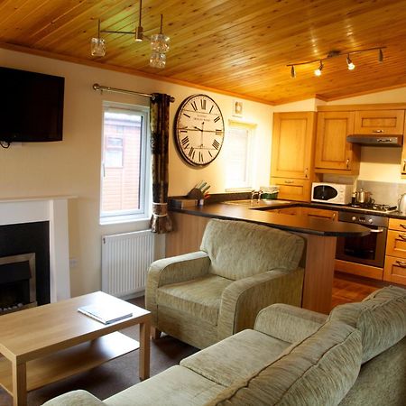 Loch Kinord Hotel Dinnet Room photo