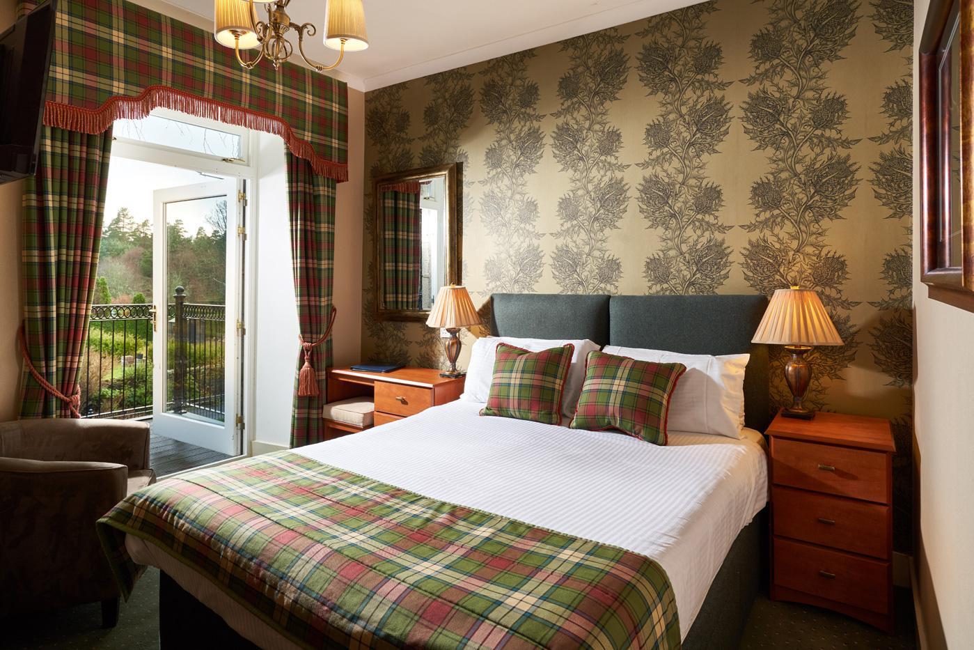 Loch Kinord Hotel Dinnet Exterior photo