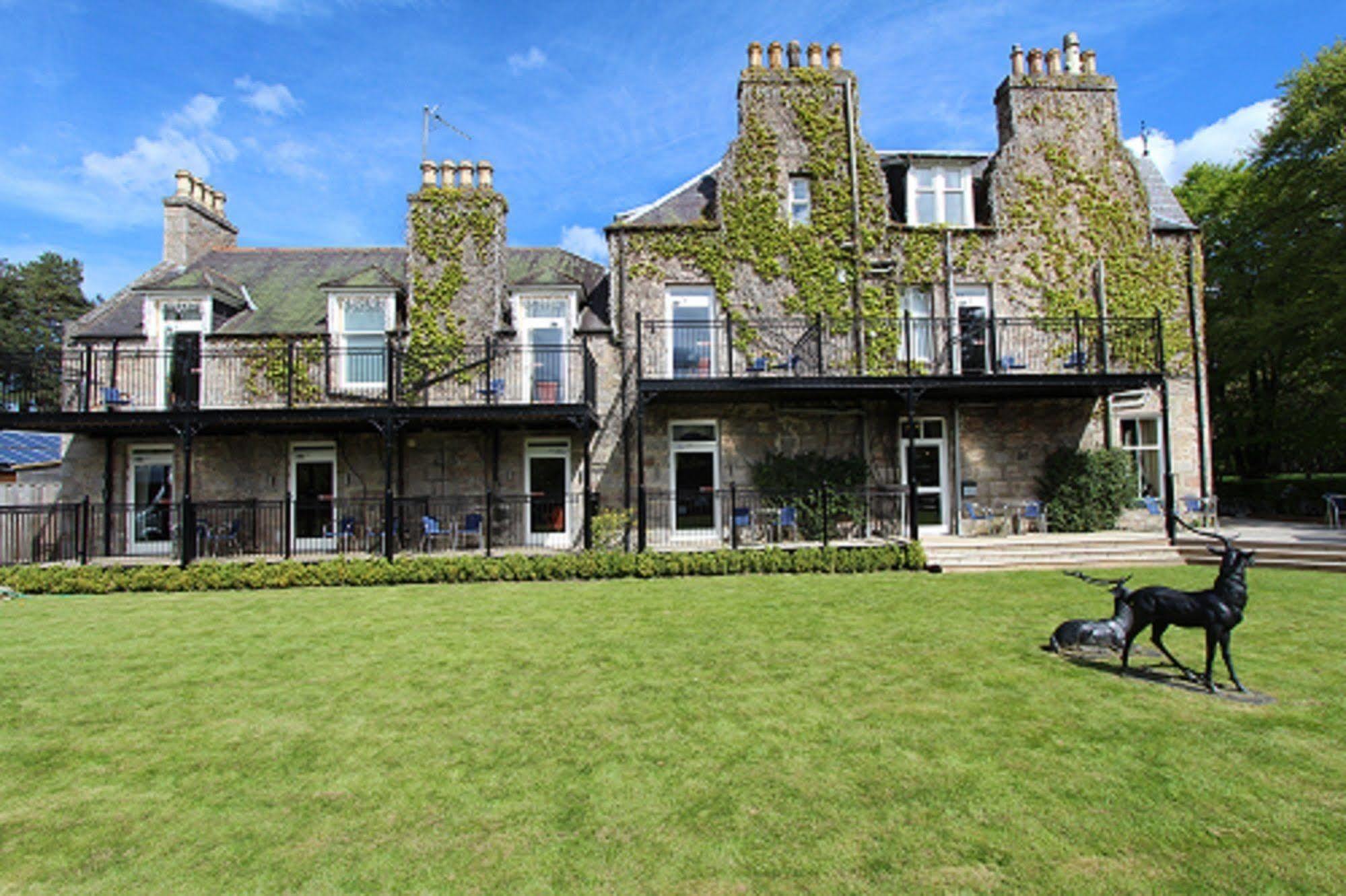 Loch Kinord Hotel Dinnet Exterior photo